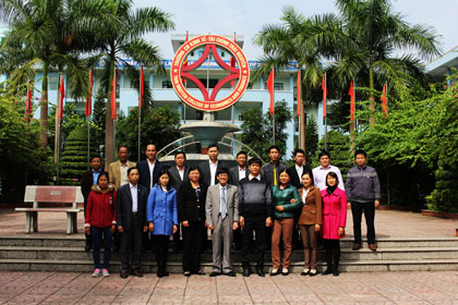 Đoàn cán bộ, giáo viên Trung tâm GDTX huyện Bạch Thông-Bắc Cạn và học sinh lớp k3651l1  đến thăm trường